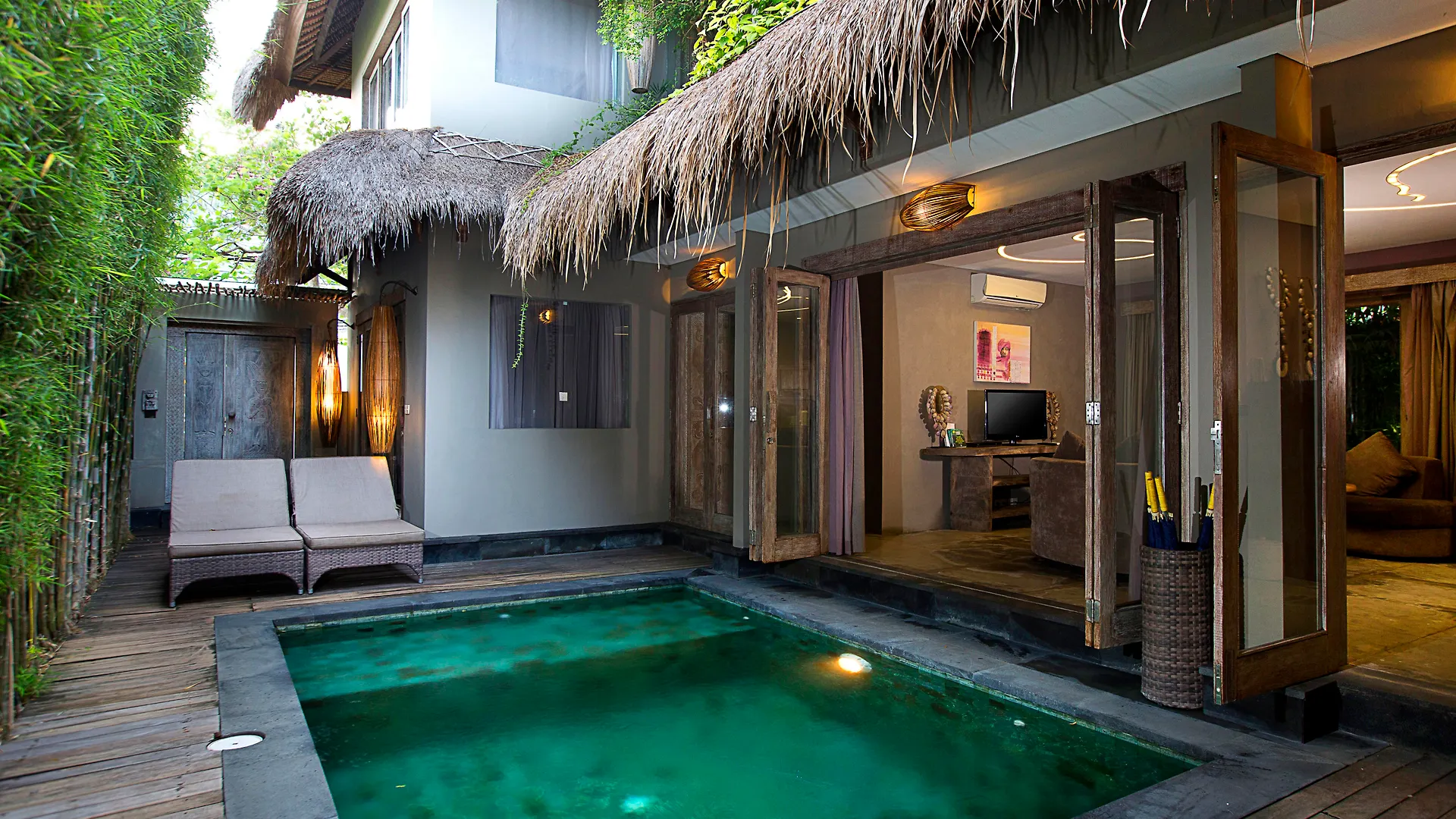 Blue Karma Dijiwa Seminyak Hotel